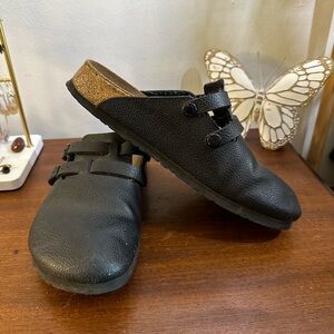Used size 39 Black Birkenstock Clogs